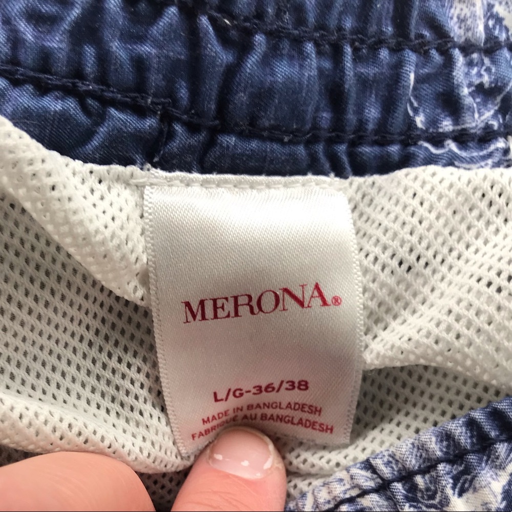 Swim shorts with crab pattern - Picture 6 of 9